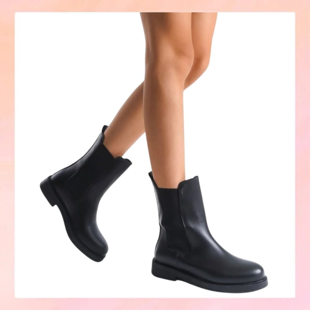 Stylish Black Chunky Chelsea Boots - Size 8.5